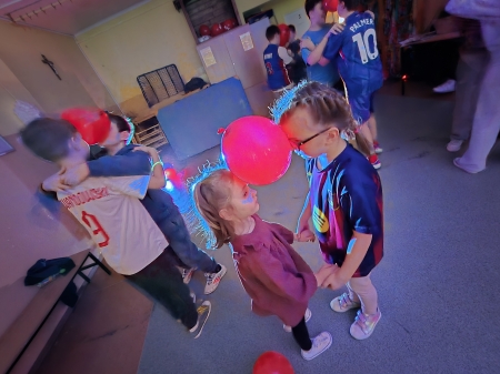 Szkolna dyskoteka karnawałowa 